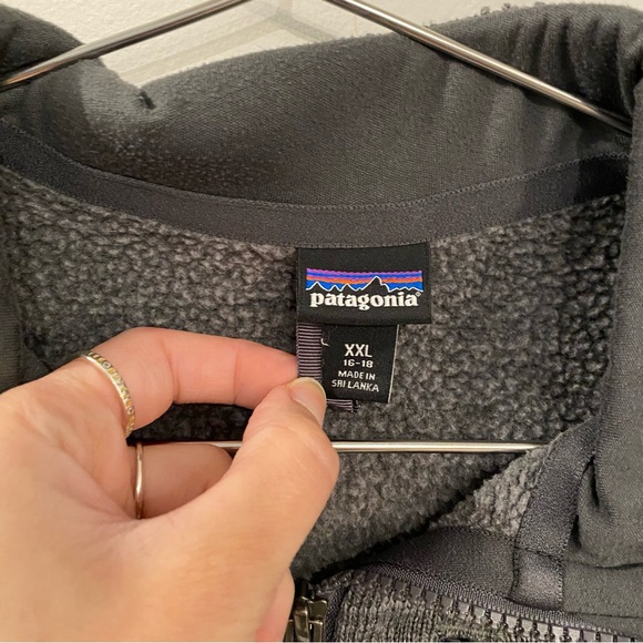 Junior's Patagonia Light Gray Quarter Zip Full Sleeve Fleece Pullover Sweater - Picture 11 of 12